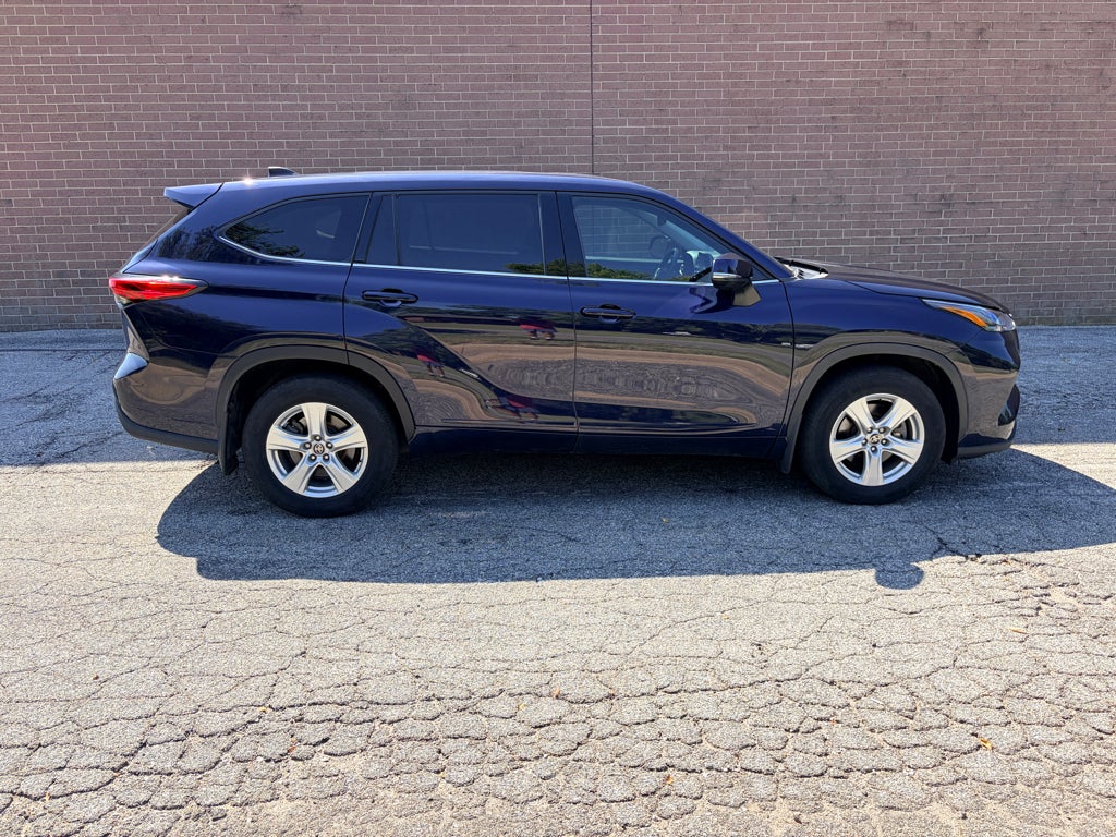 2022 Toyota Highlander LE