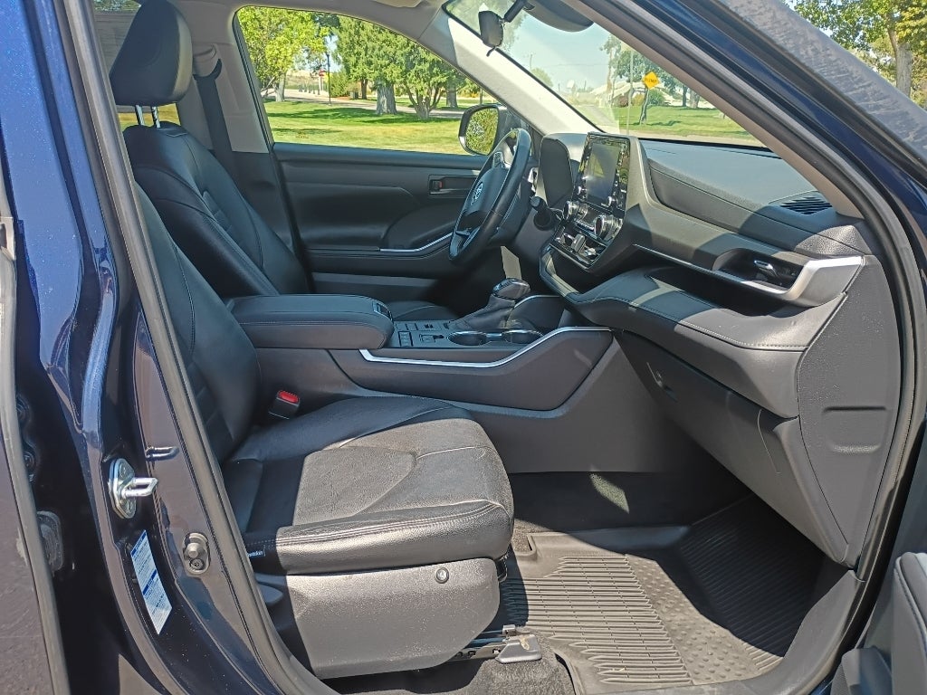2020 Toyota Highlander LE