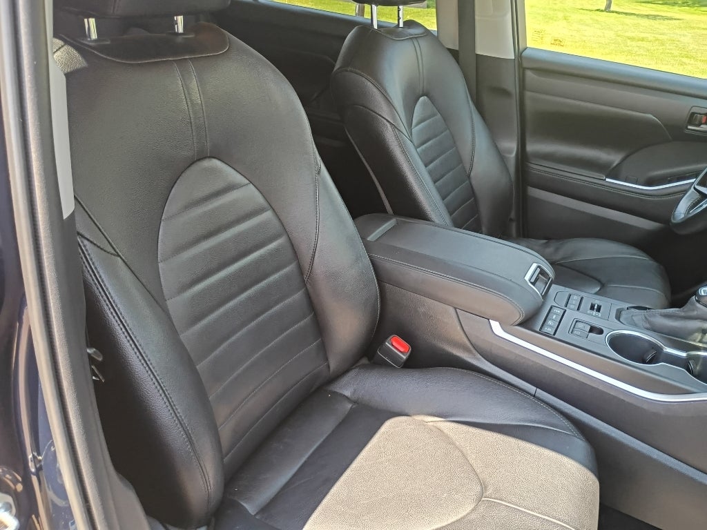 2020 Toyota Highlander LE