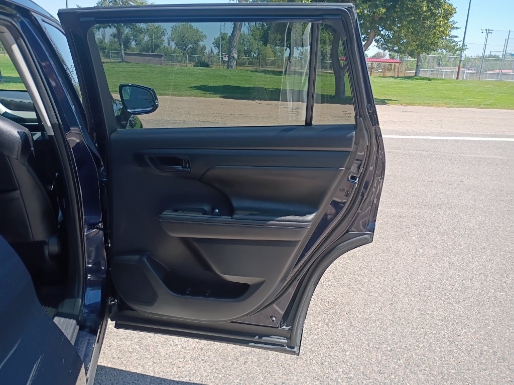 2020 Toyota Highlander LE