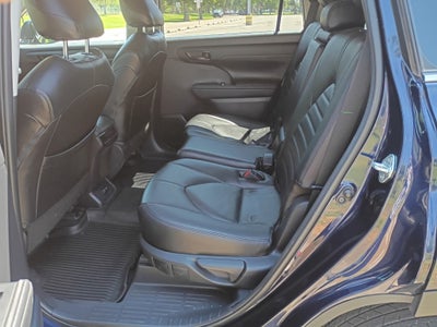 2020 Toyota Highlander LE