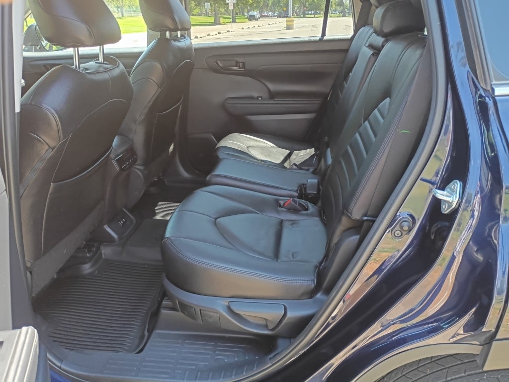 2020 Toyota Highlander LE
