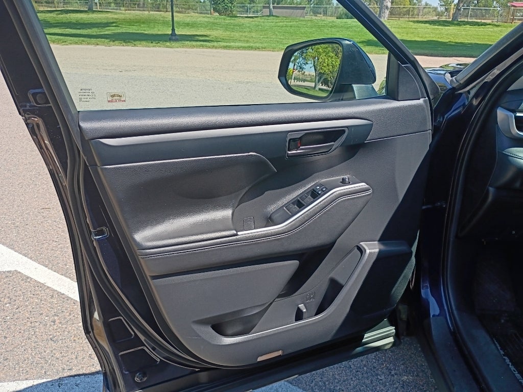 2020 Toyota Highlander LE