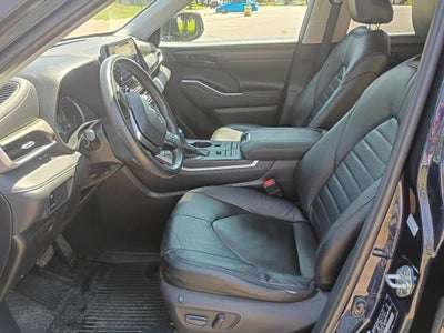 2020 Toyota Highlander LE