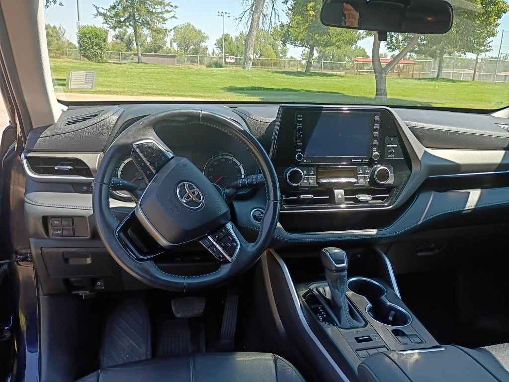 2020 Toyota Highlander LE