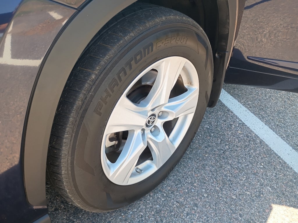 2020 Toyota Highlander LE