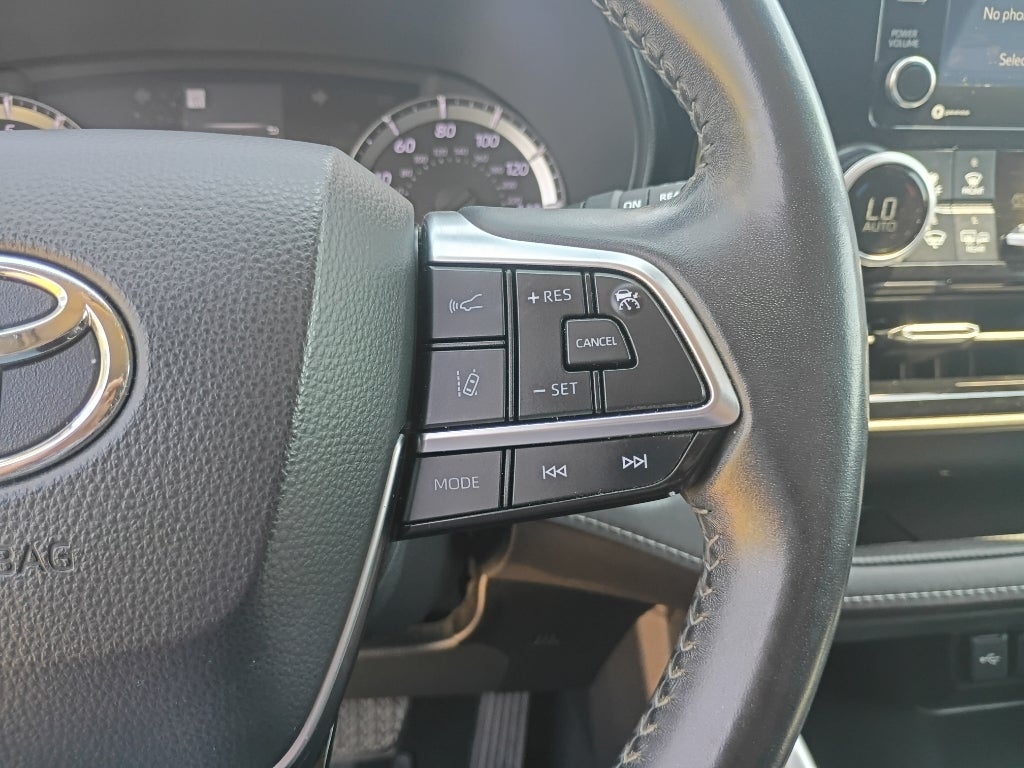 2020 Toyota Highlander LE