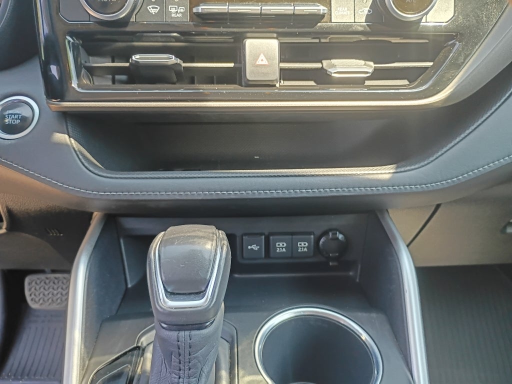 2020 Toyota Highlander LE