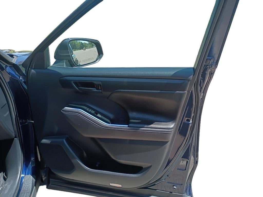 2020 Toyota Highlander LE