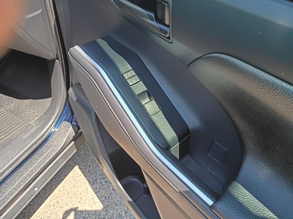 2020 Toyota Highlander LE