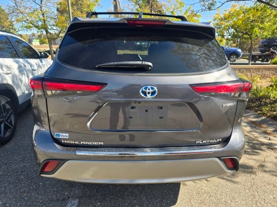 2021 Toyota Highlander Hybrid Platinum