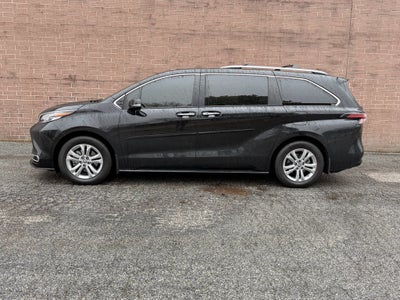 2022 Toyota Sienna Platinum