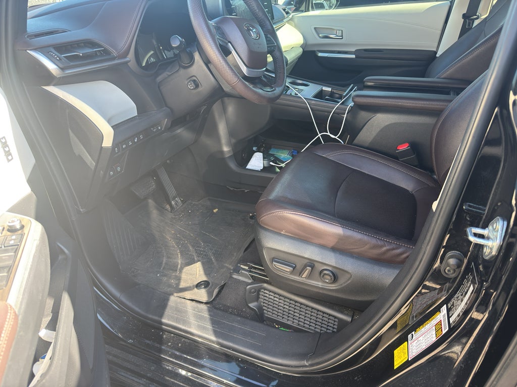 2022 Toyota Sienna Platinum