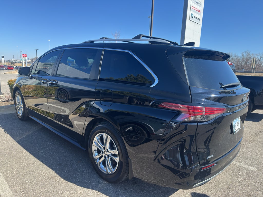 2022 Toyota Sienna Platinum