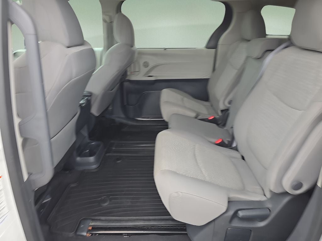 2024 Toyota Sienna LE
