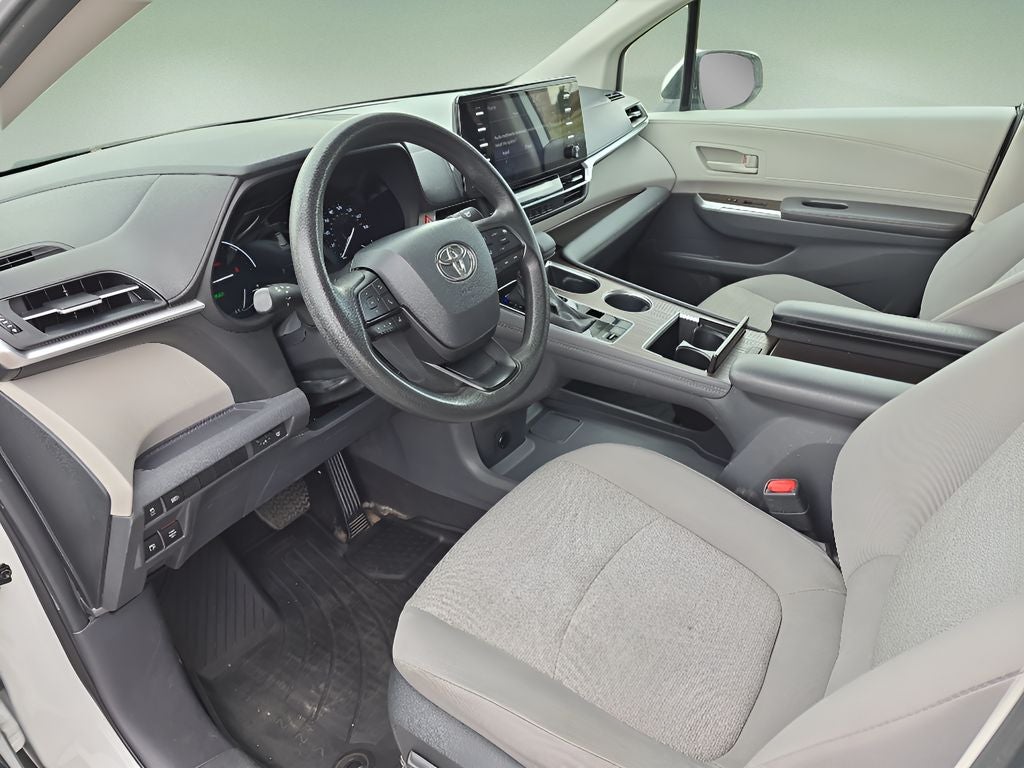 2024 Toyota Sienna LE