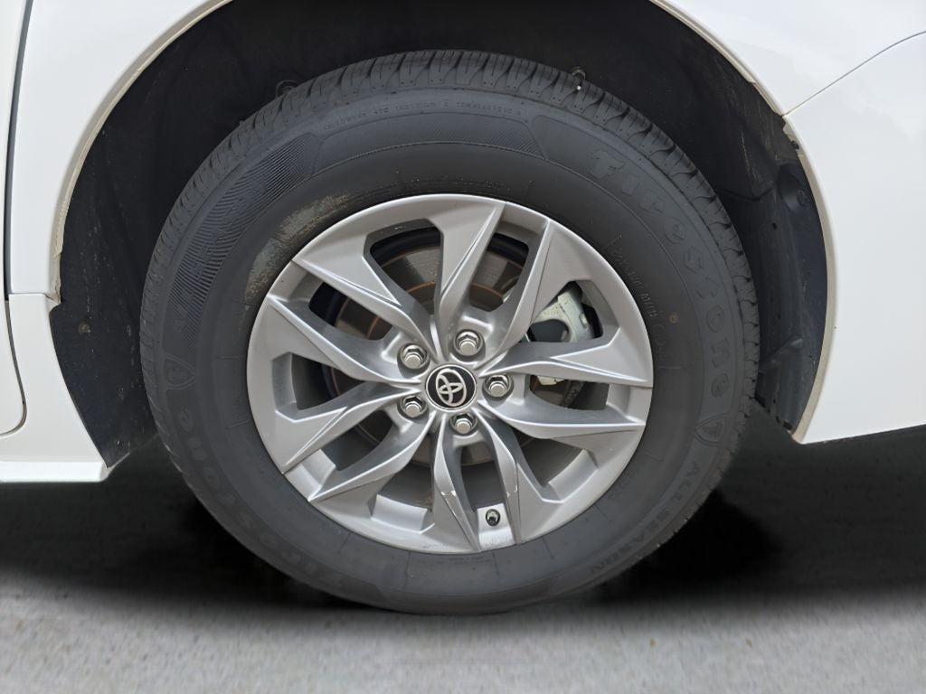 2024 Toyota Sienna LE