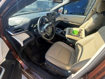 2023 Toyota Sienna XLE