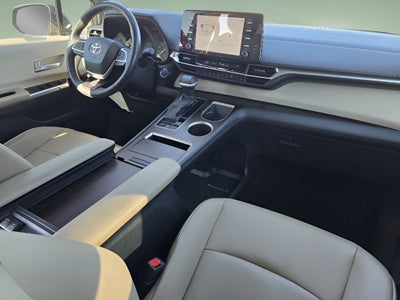 2022 Toyota Sienna XLE