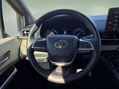 2022 Toyota Sienna XLE