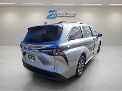 2024 Toyota Sienna XLE