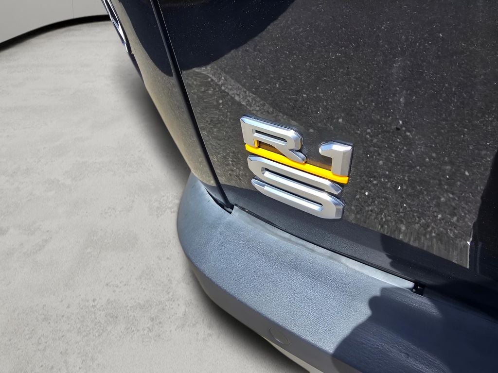 2024 Rivian R1S Adventure