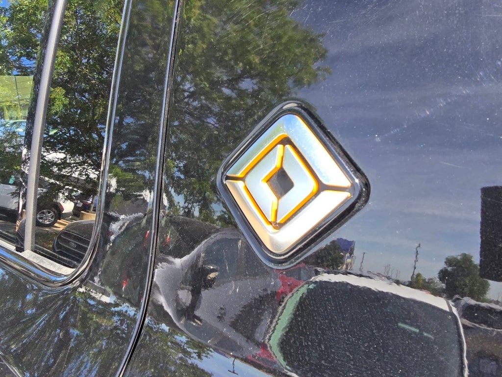 2024 Rivian R1S Adventure