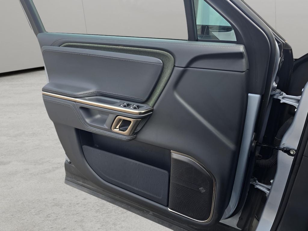 2024 Rivian R1S Adventure