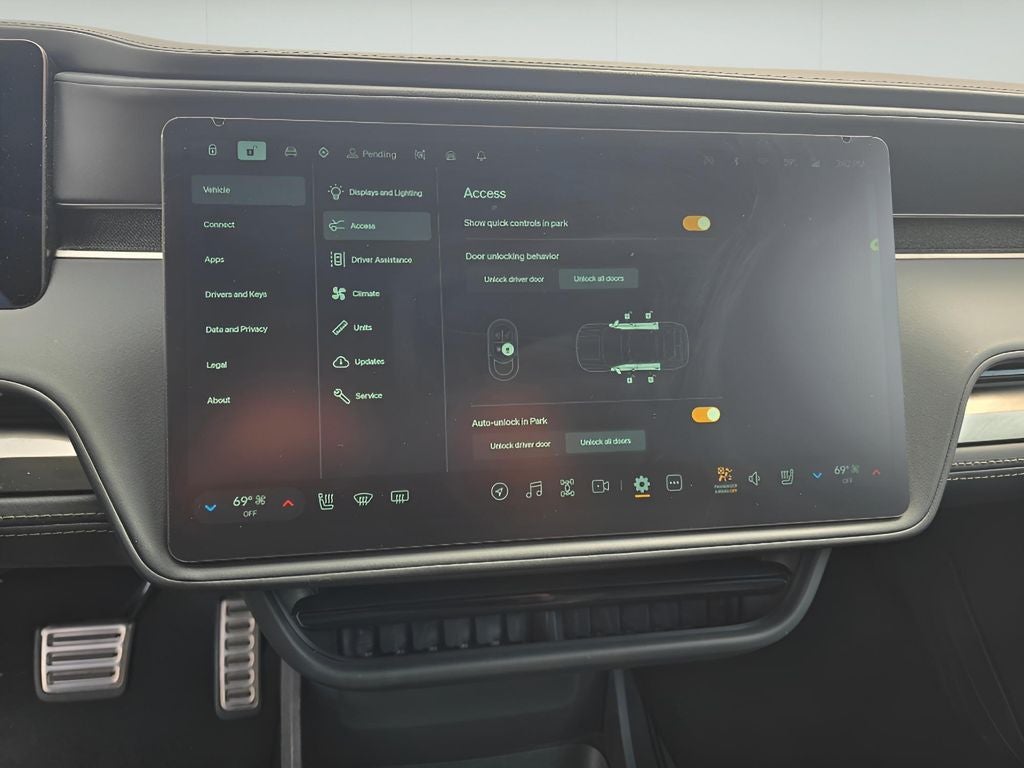 2024 Rivian R1S Adventure