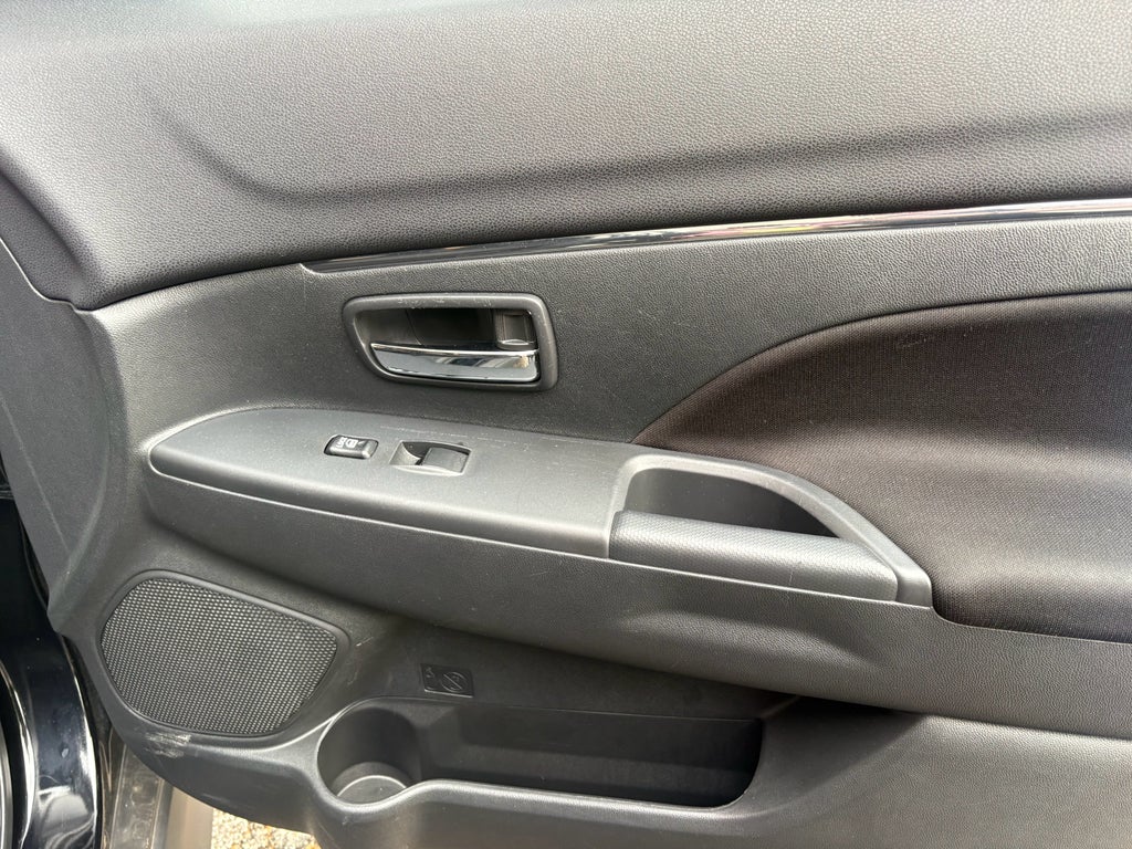 2025 Mitsubishi Outlander Sport ES