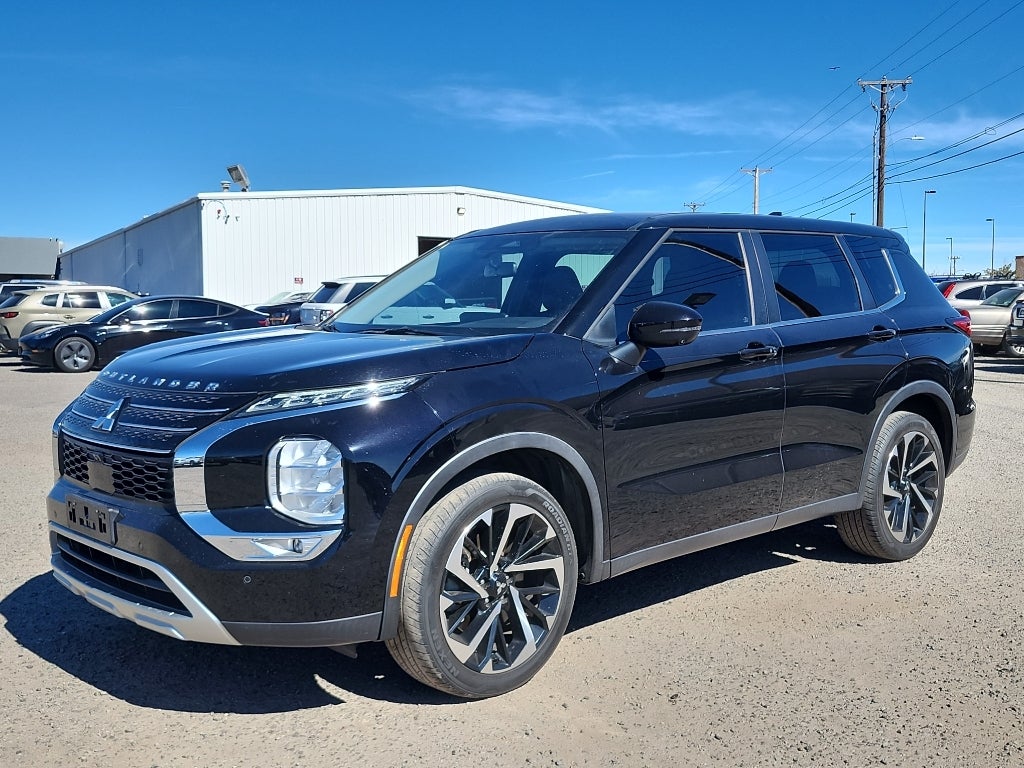 2022 Mitsubishi Outlander Black Edition