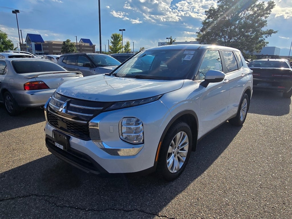 2025 Mitsubishi Outlander ES