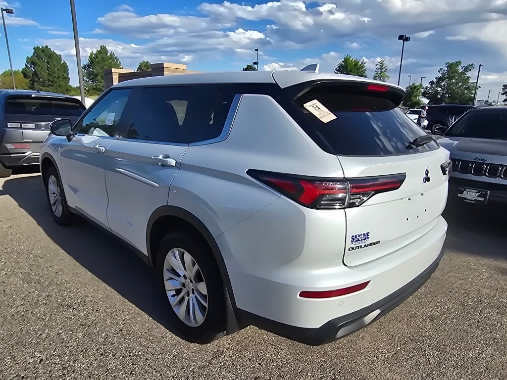 2025 Mitsubishi Outlander ES