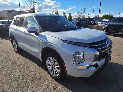 2025 Mitsubishi Outlander ES