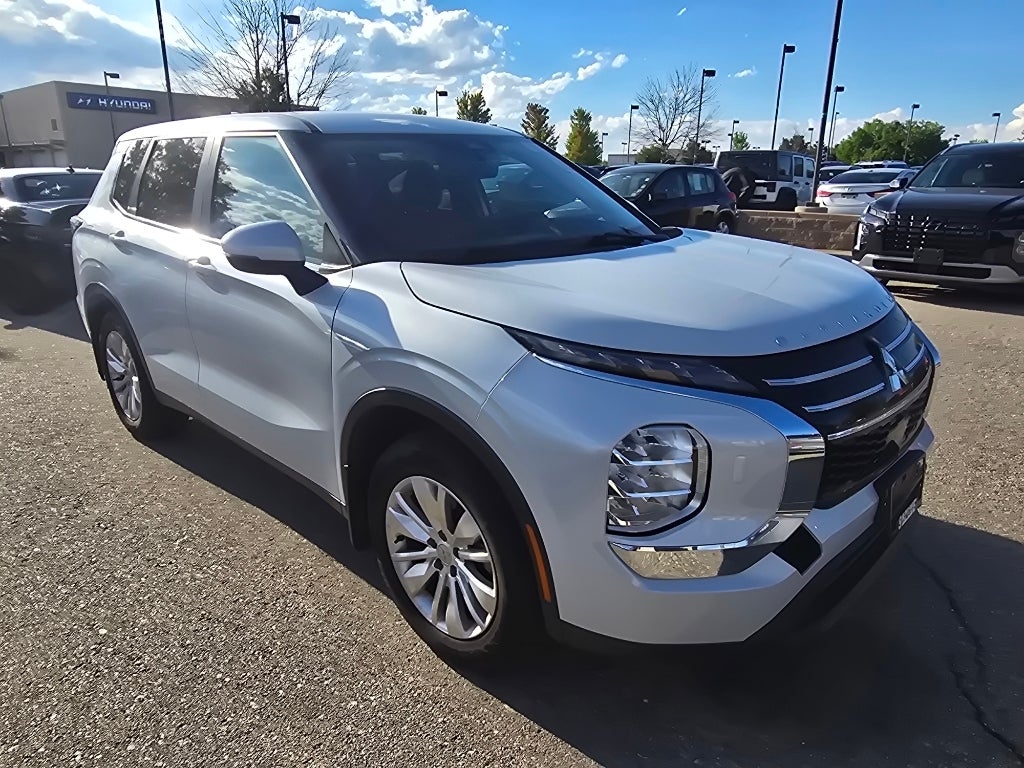 2025 Mitsubishi Outlander ES