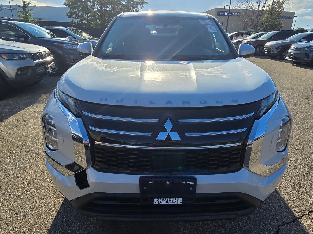 2025 Mitsubishi Outlander ES