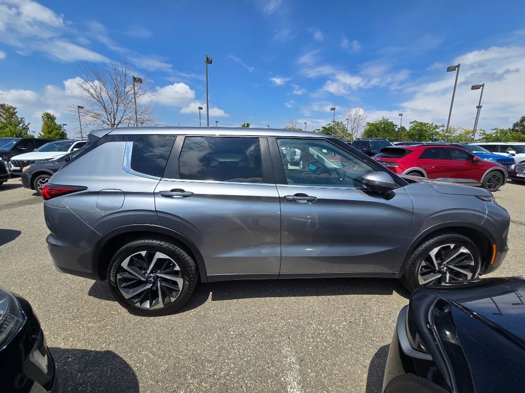 2024 Mitsubishi Outlander SE