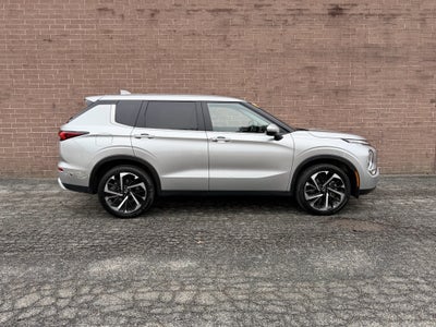 2024 Mitsubishi Outlander SE