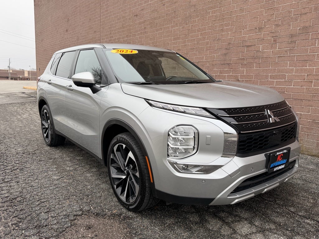 2024 Mitsubishi Outlander SE