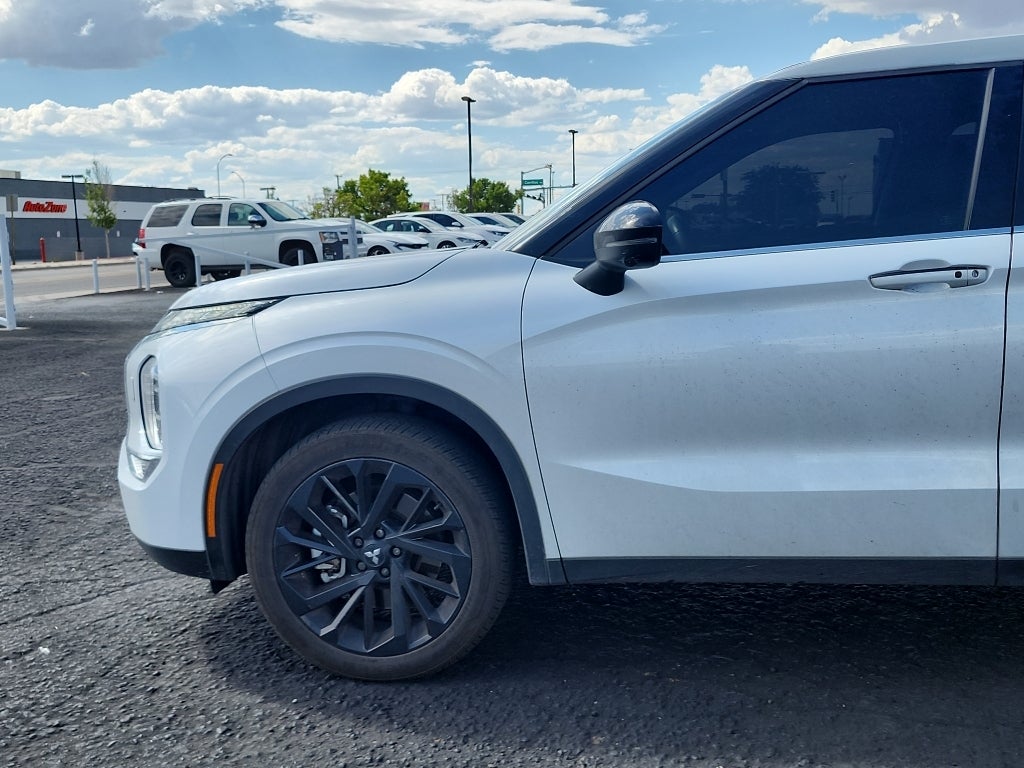 2024 Mitsubishi Outlander SE Black Edition w/Pano Roof