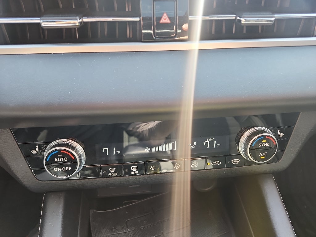 2024 Mitsubishi Outlander SE Black Edition w/Pano Roof
