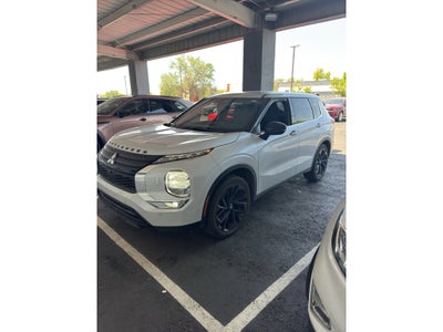 2024 Mitsubishi Outlander SE Black Edition w/Pano Roof