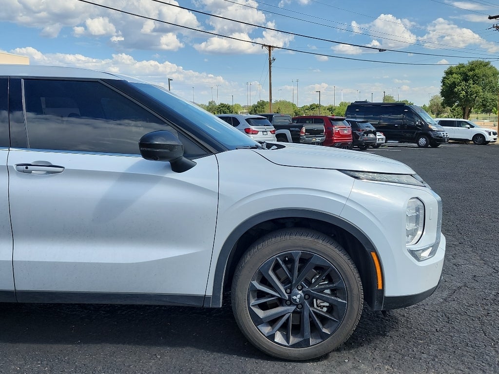 2024 Mitsubishi Outlander SE Black Edition w/Pano Roof