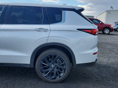 2024 Mitsubishi Outlander SE Black Edition w/Pano Roof