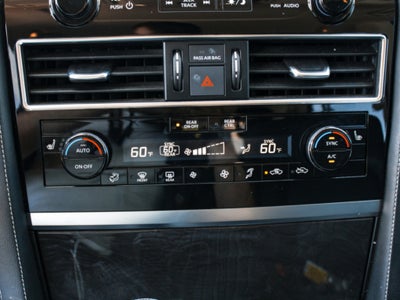 2023 INFINITI QX80 LUXE