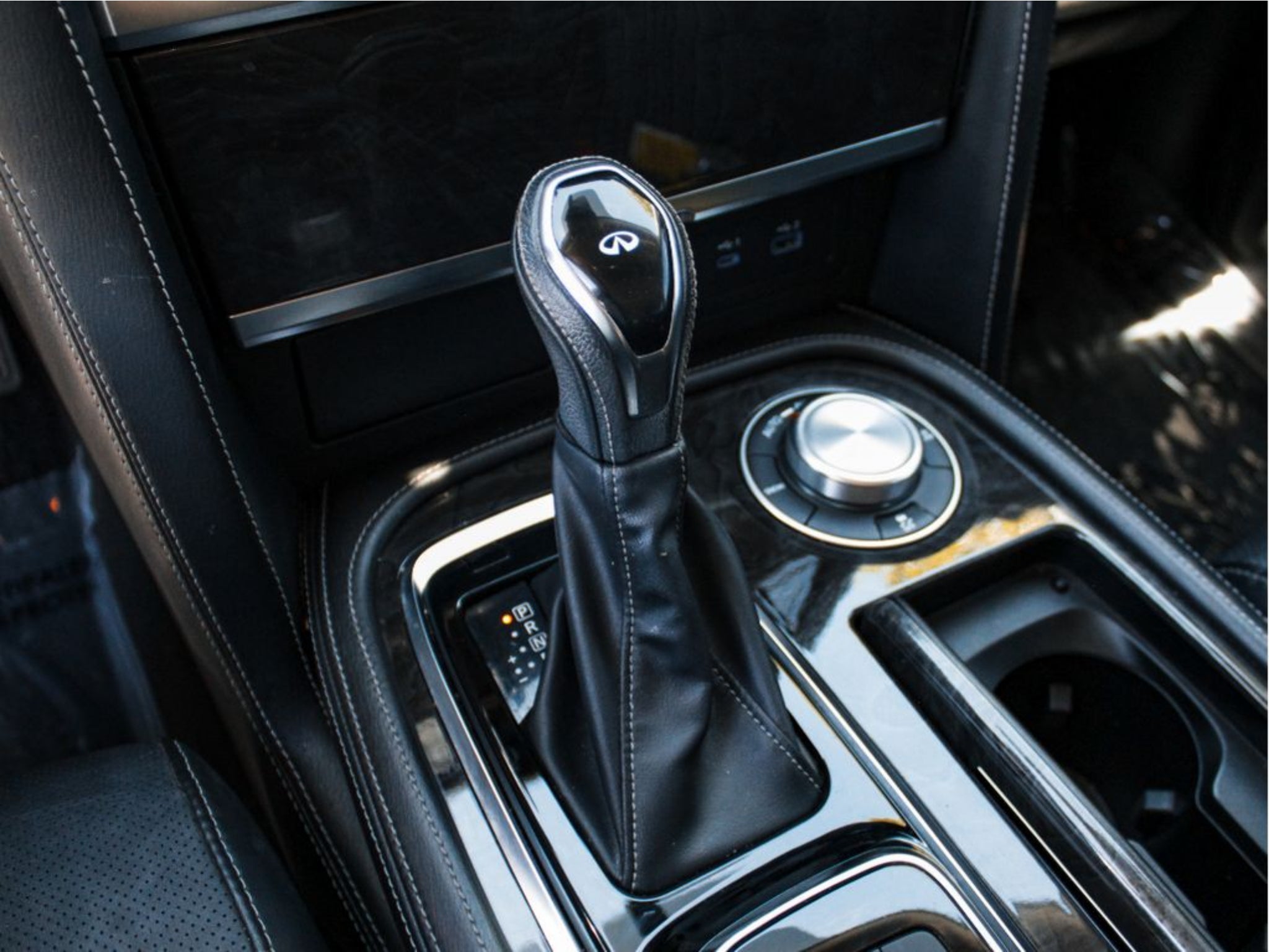 2023 INFINITI QX80 LUXE