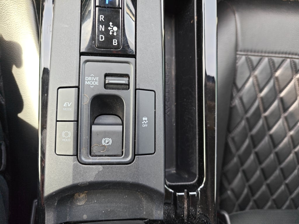 2023 Toyota Prius LE