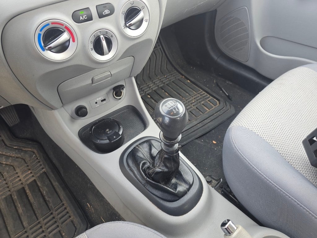 2010 Hyundai Accent 4-Door GLS