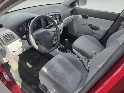 2010 Hyundai Accent 4-Door GLS