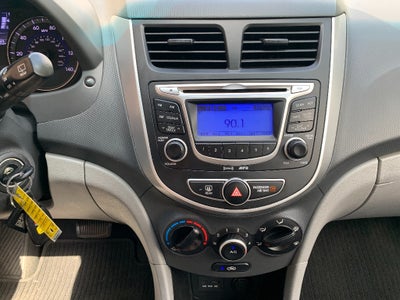 2013 Hyundai Accent 5-Door GS